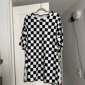 XL checkered split hem top